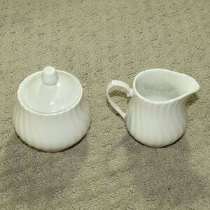 Gibson Houseware White Swirl Cream and Sugar Bowl with Lid